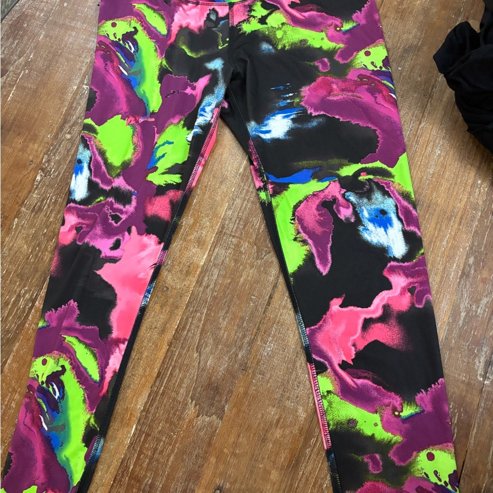 Vibrant Women’s leggings/active wear